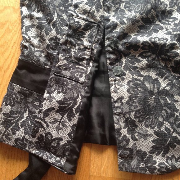 Mohito Short-sleeve Floral Blouse Jacket with Tie Waist Belt - Picture 4 of 13